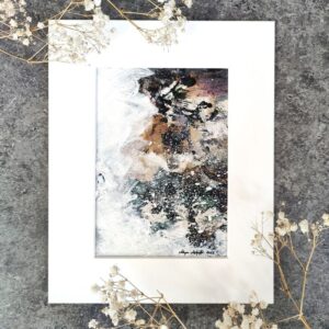 "Talven hiljainen kaiku", 2025, on Marjaana Melentjeffin abstrakti akryylimaalaus.