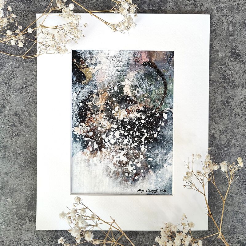 "Kaikkien myrskyjen jälkeenkin" on abstrakti, monisävyinen teos.