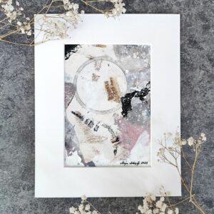 "Kaiken tasapaino" on Marjaana Melentjeffin vuonna 2025 maalaama abstrakti akryyliteos.