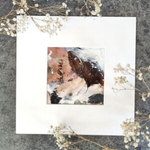 "Toiseen maailmaan" kuvailee leikkivää ja kieppuvaa matkaa kohti toista maailmaa.